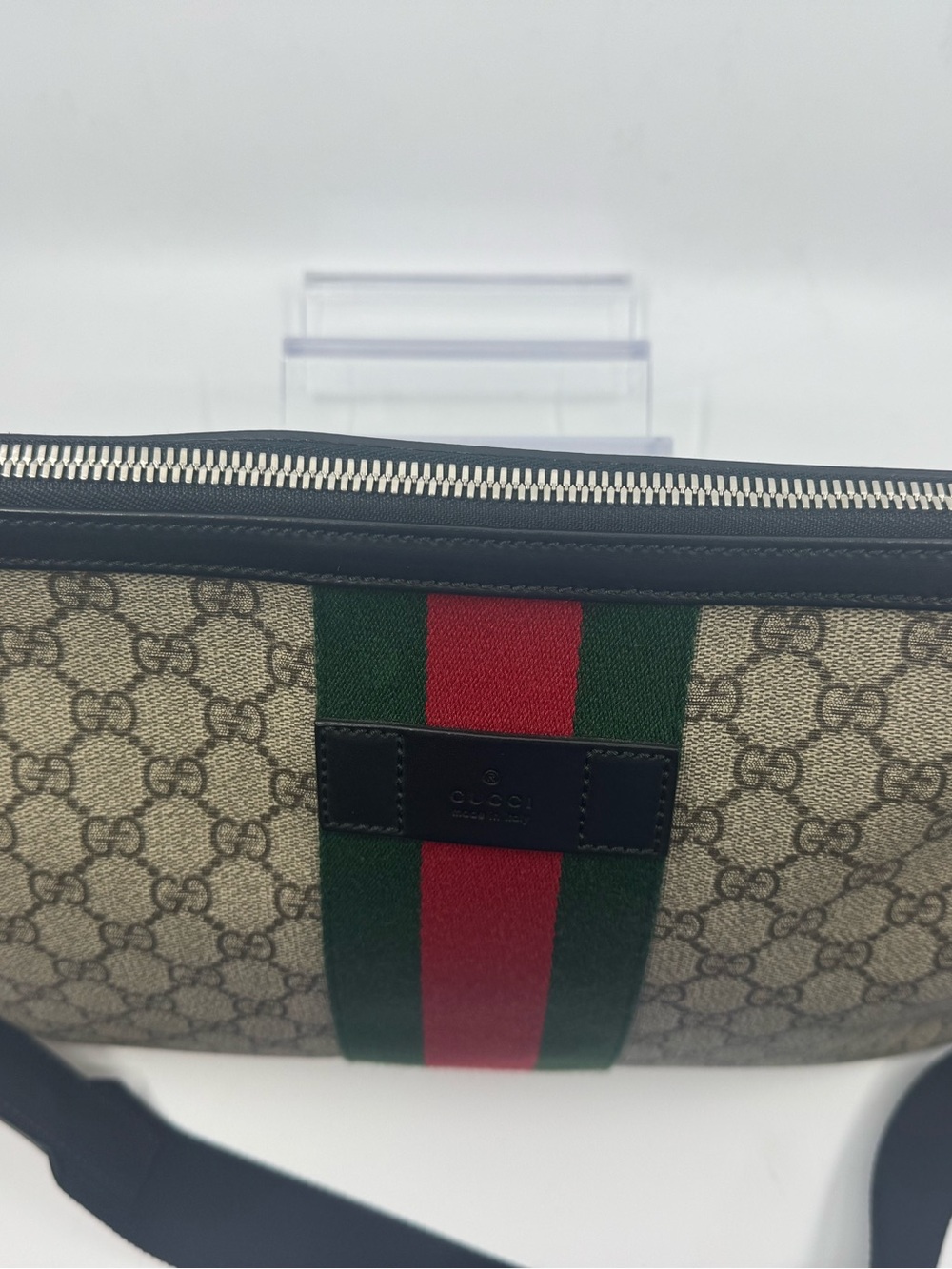 Gucci Beige GG Supreme Canvas Messenger with Green and Red Web Stripe - Picture 3 of 11